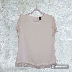 Bongo White Top With Short Lace Sleeves Size Large NWT